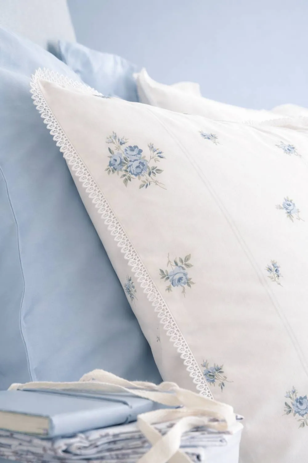 Bianca 'Vintage Rosebud Lace' 200 TC Cotton Reversible Duvet Cover Set in Blue 4