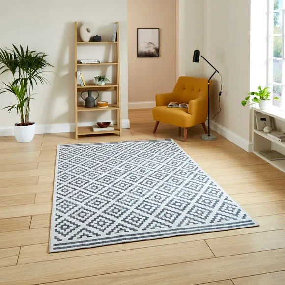 Coral Diamond Rug 1