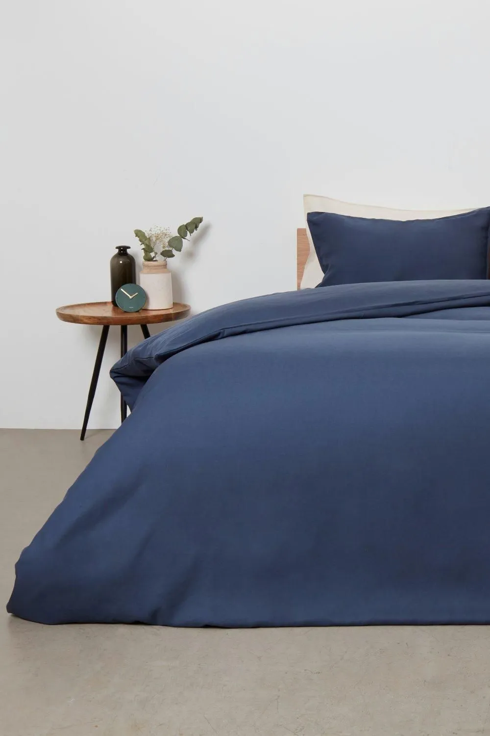Panda London Bamboo & French Linen Complete Bedding Set in Navy 1