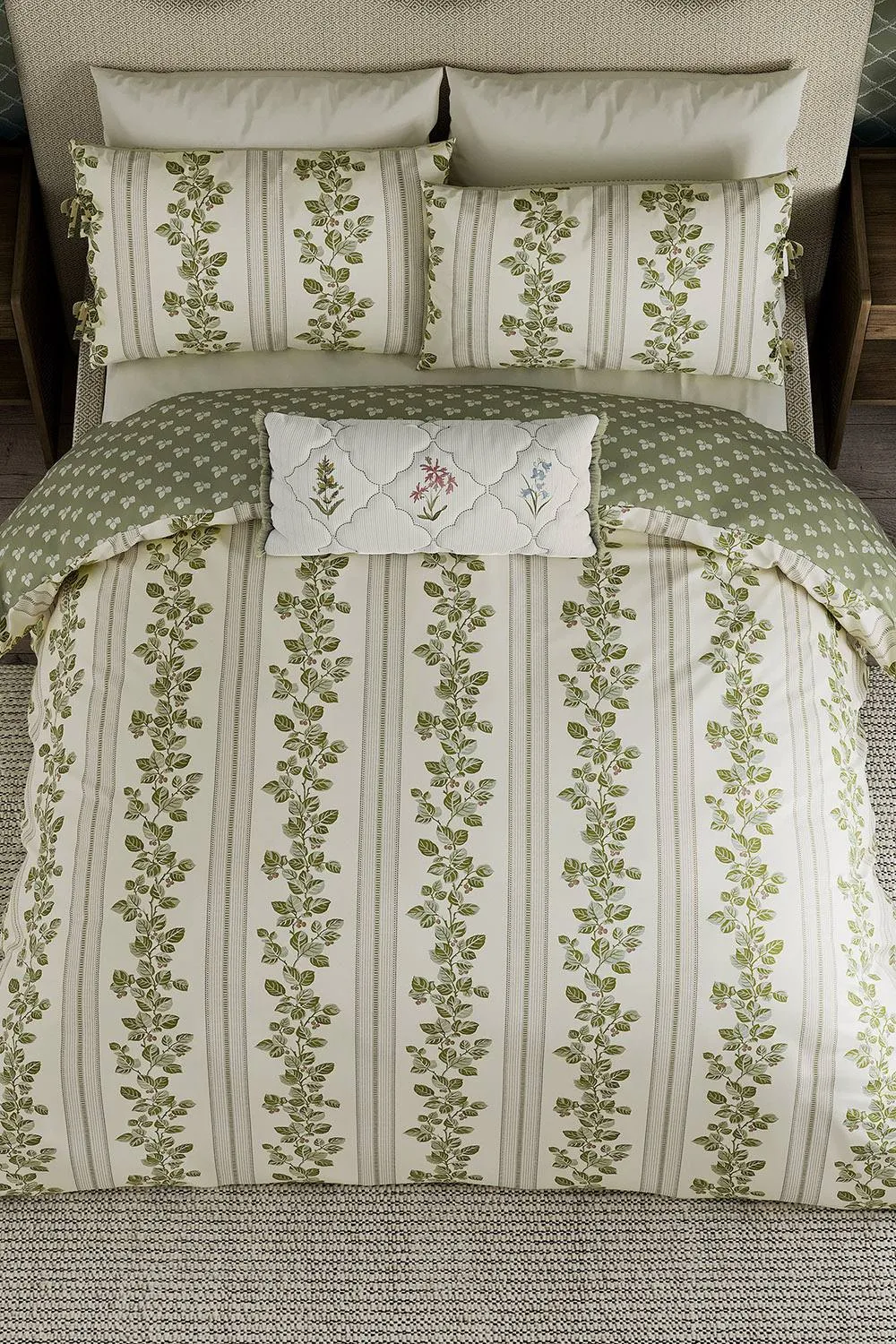 Sanderson 'Cobnut Stripe' Cotton Duvet Cover Set in Green 4