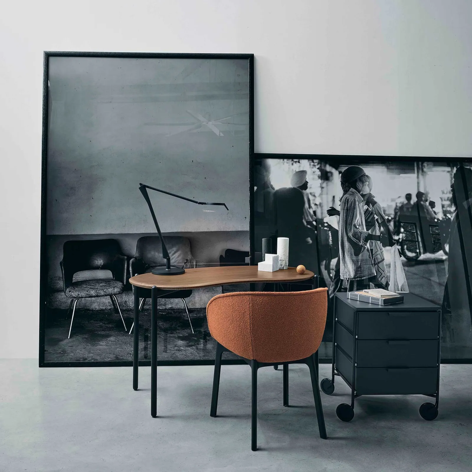 Kartell Lunat Desks 119X59X73 Walnut/Black, Round, Wood | Barker & Stonehouse 3