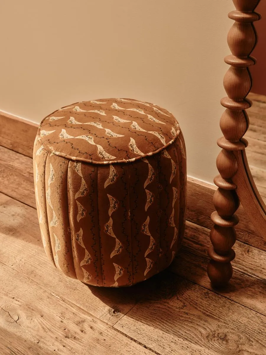 Romi Footstool, Deklan Velvet