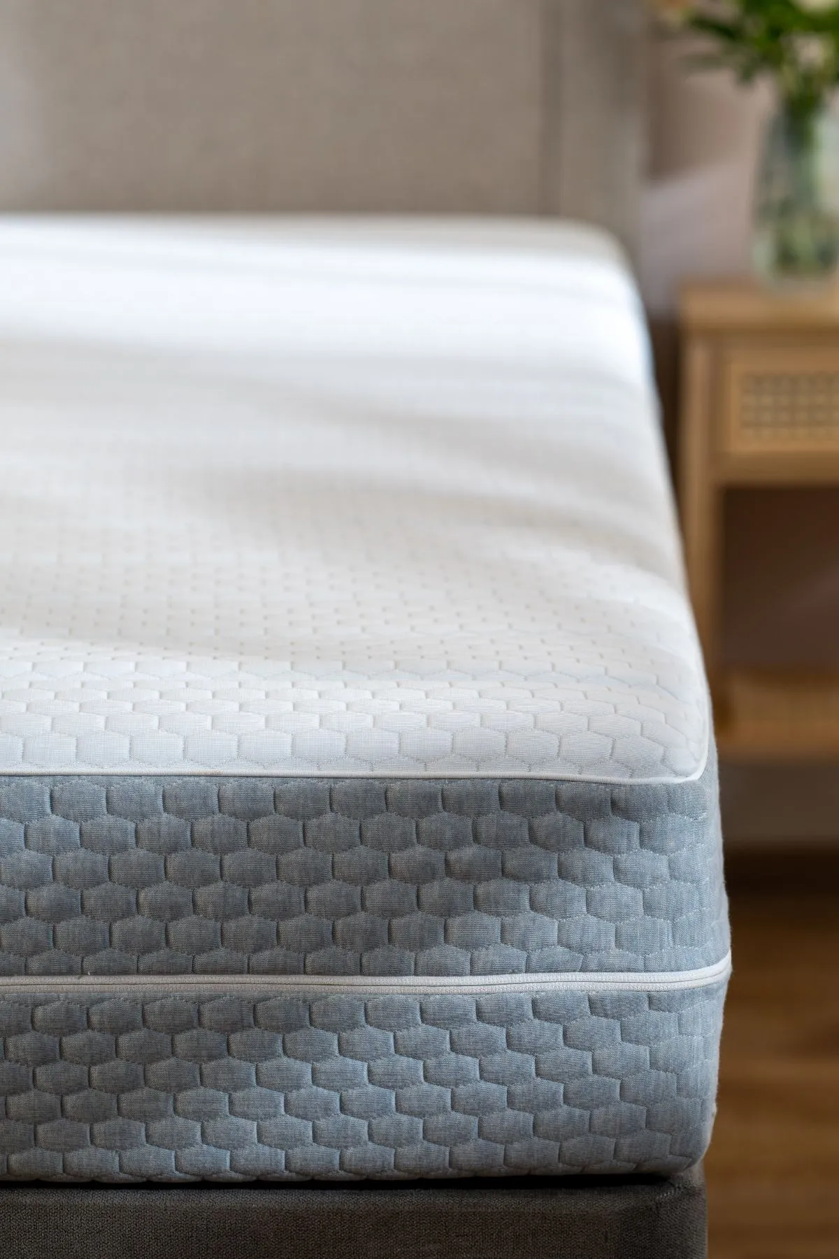 Soak&Sleep Cooling Memory Foam Mattress - Medium Firm in White 2