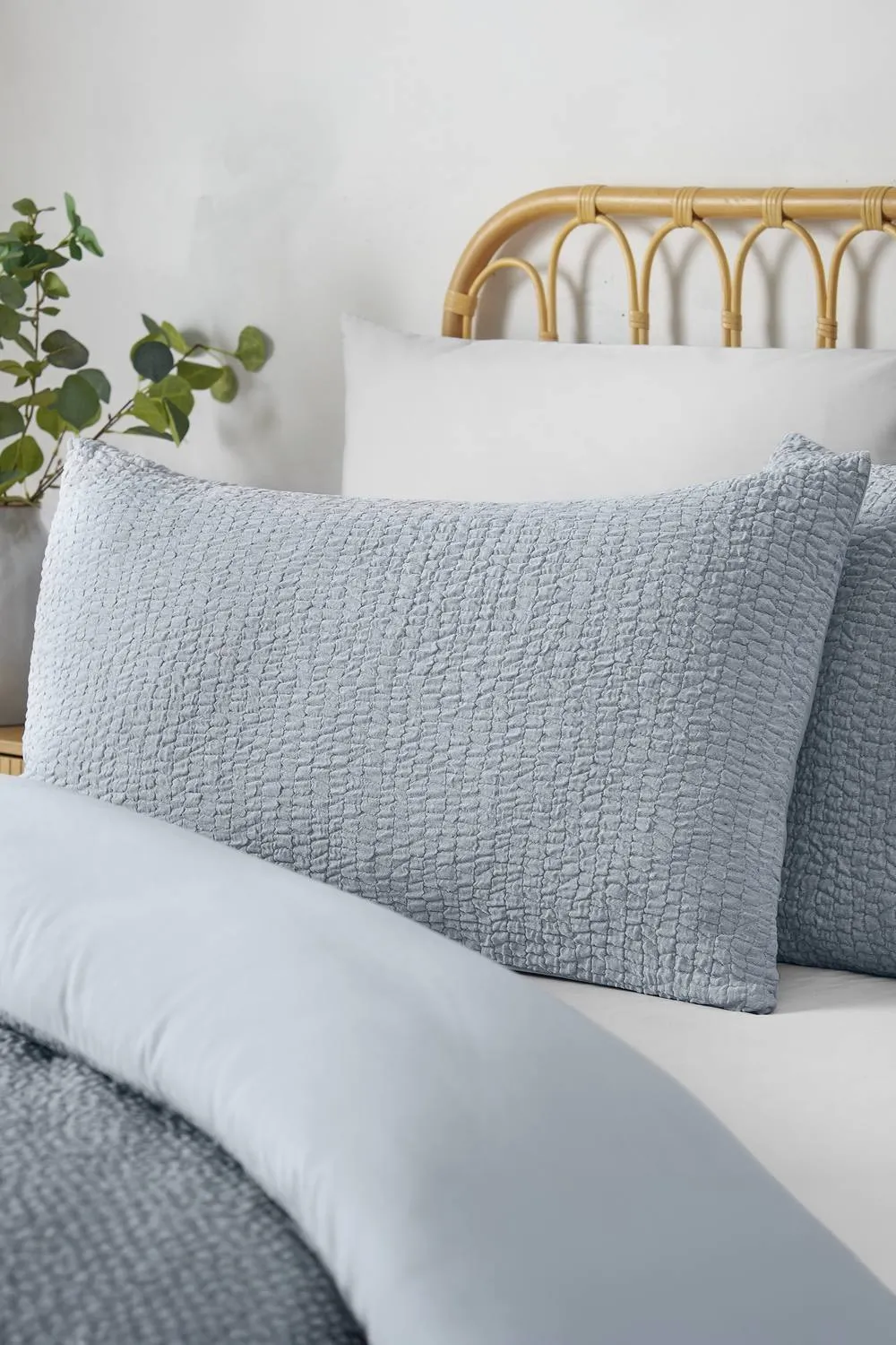 Catherine Lansfield Crinkle Seersucker Duvet Cover Set in Blue 2