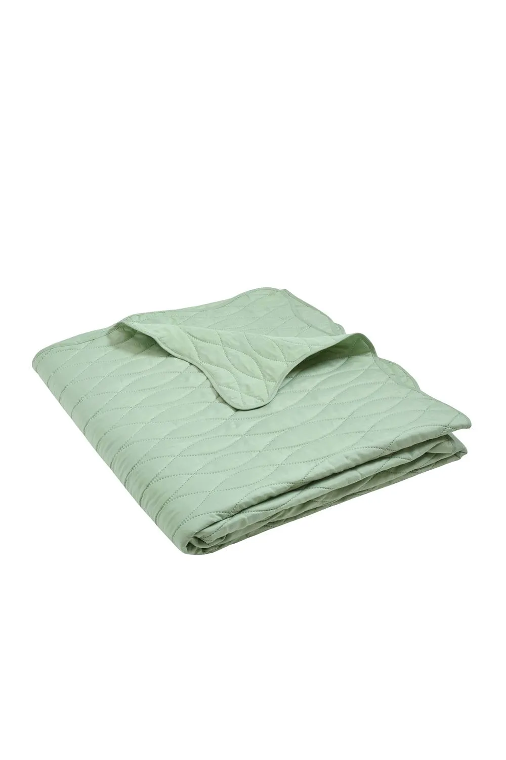 Catherine Lansfield 'Scallop Waves' Quilted Bedspread in Green 3