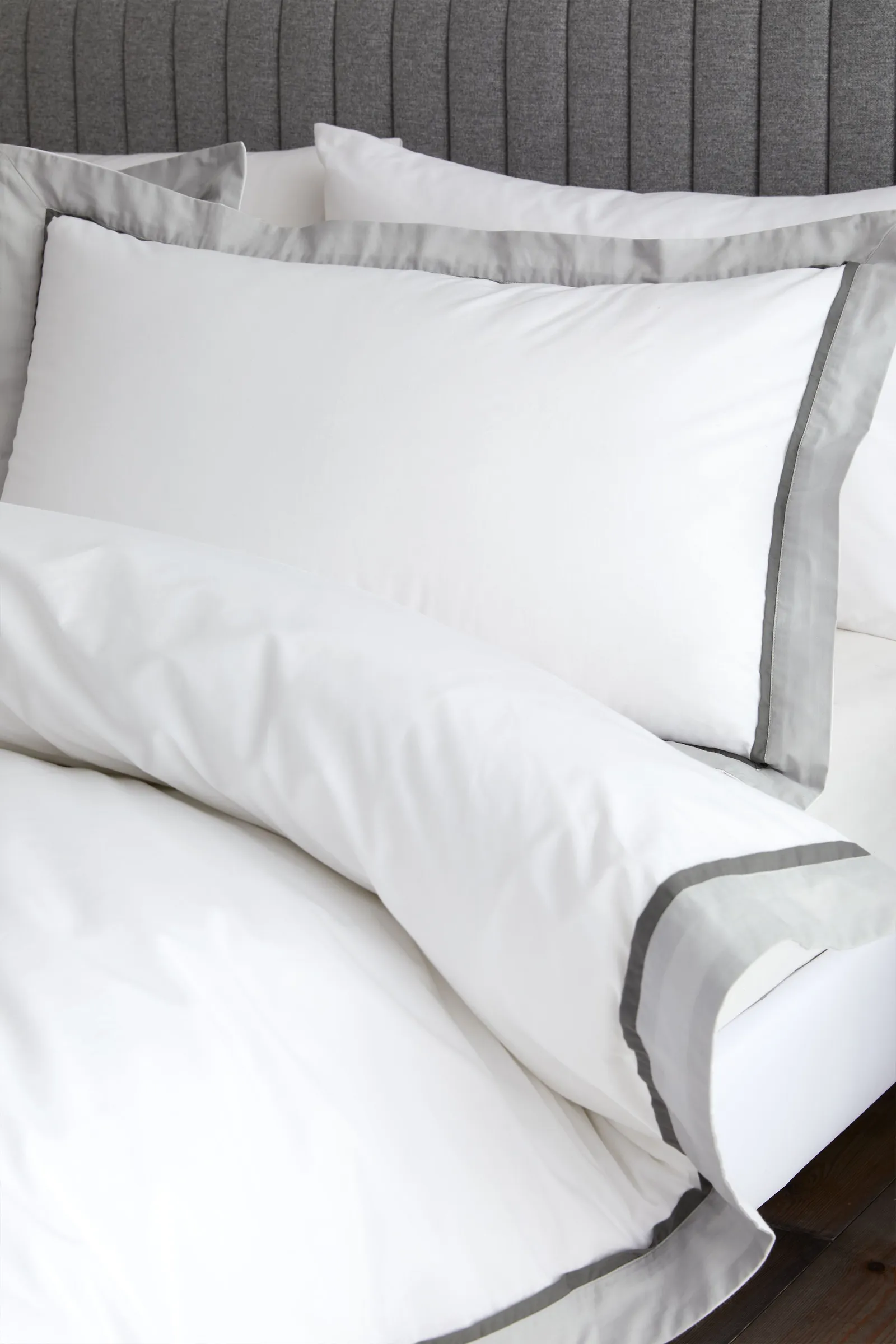 Bianca 'Mayfair' 200 Thread Count Cotton Duvet Cover Set in White 2
