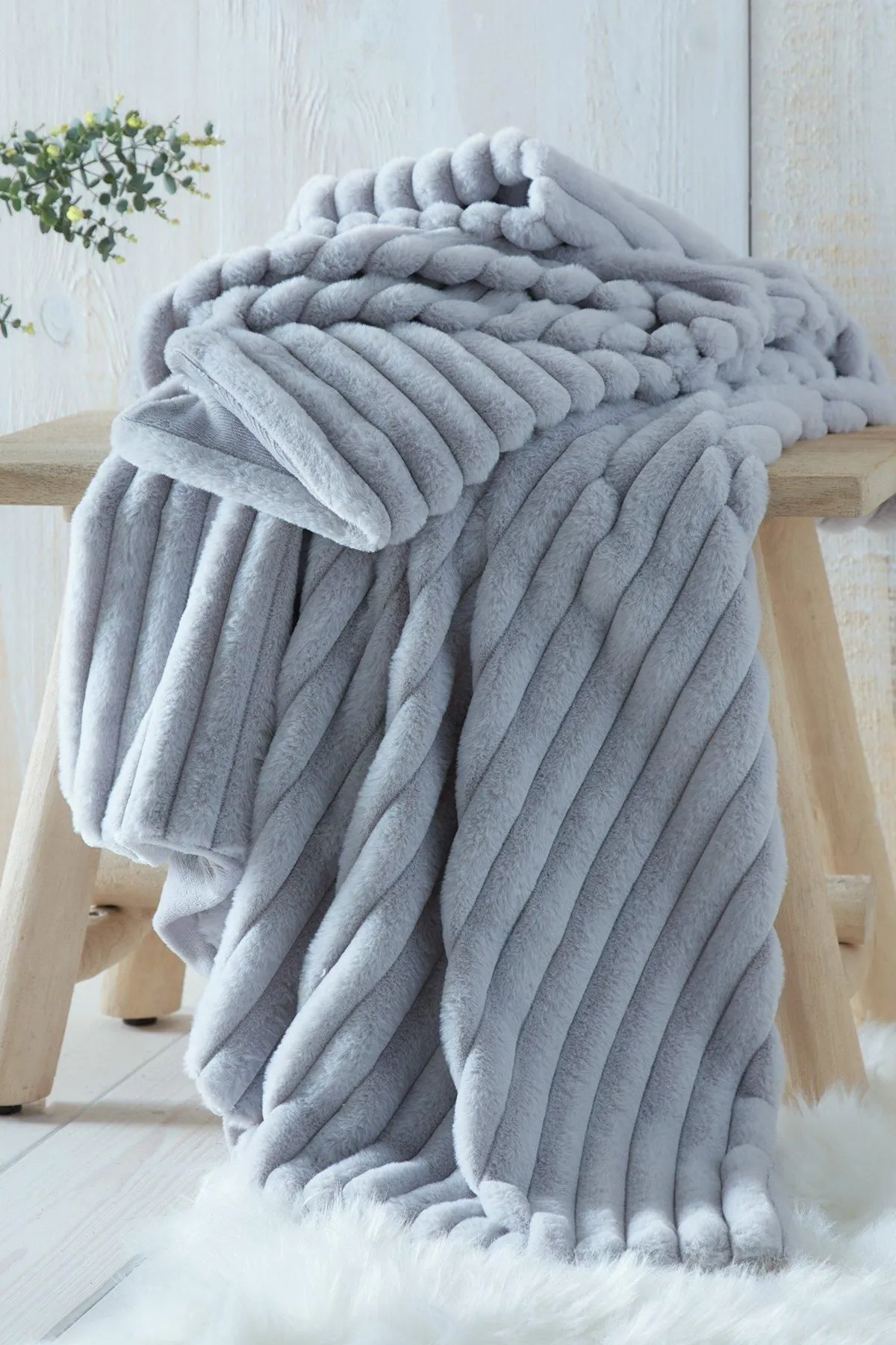 Appletree 'Morritz' Faux Fur Throw in Grey