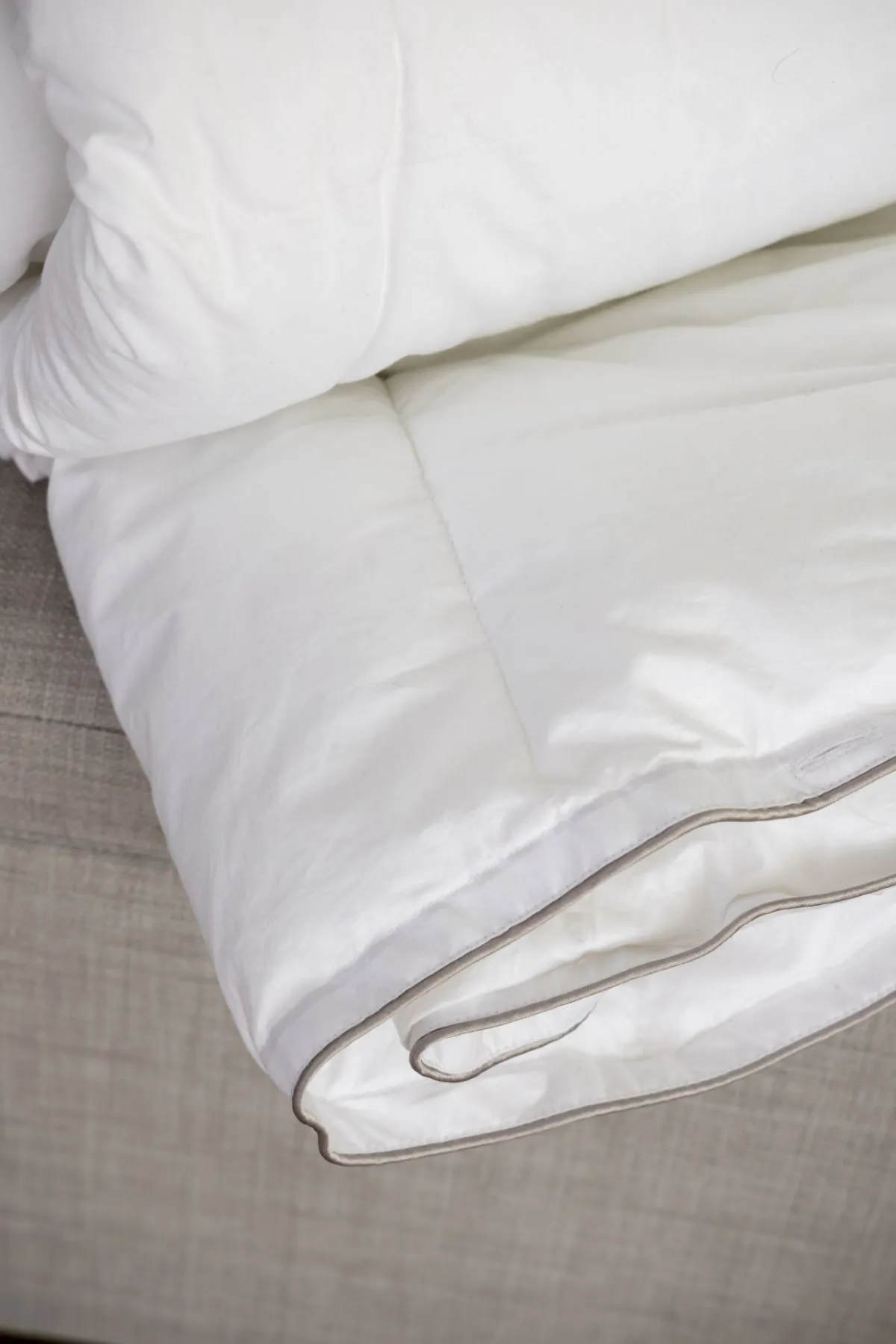 Soak&Sleep 4.5 Tog Soft As Down Microfibre Duvet in White 4
