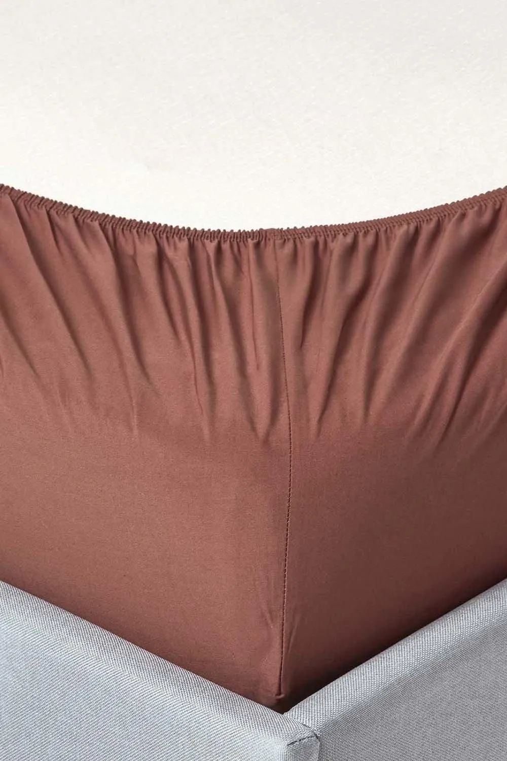 Homescapes Egyptian Cotton Fitted Sheet 12 inch 200 Thread Count in Chocolate 2