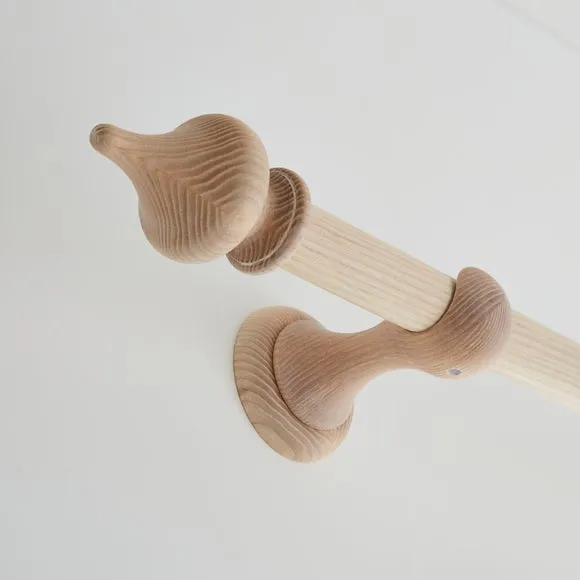 Pendleton Wood Curtain Pole 3