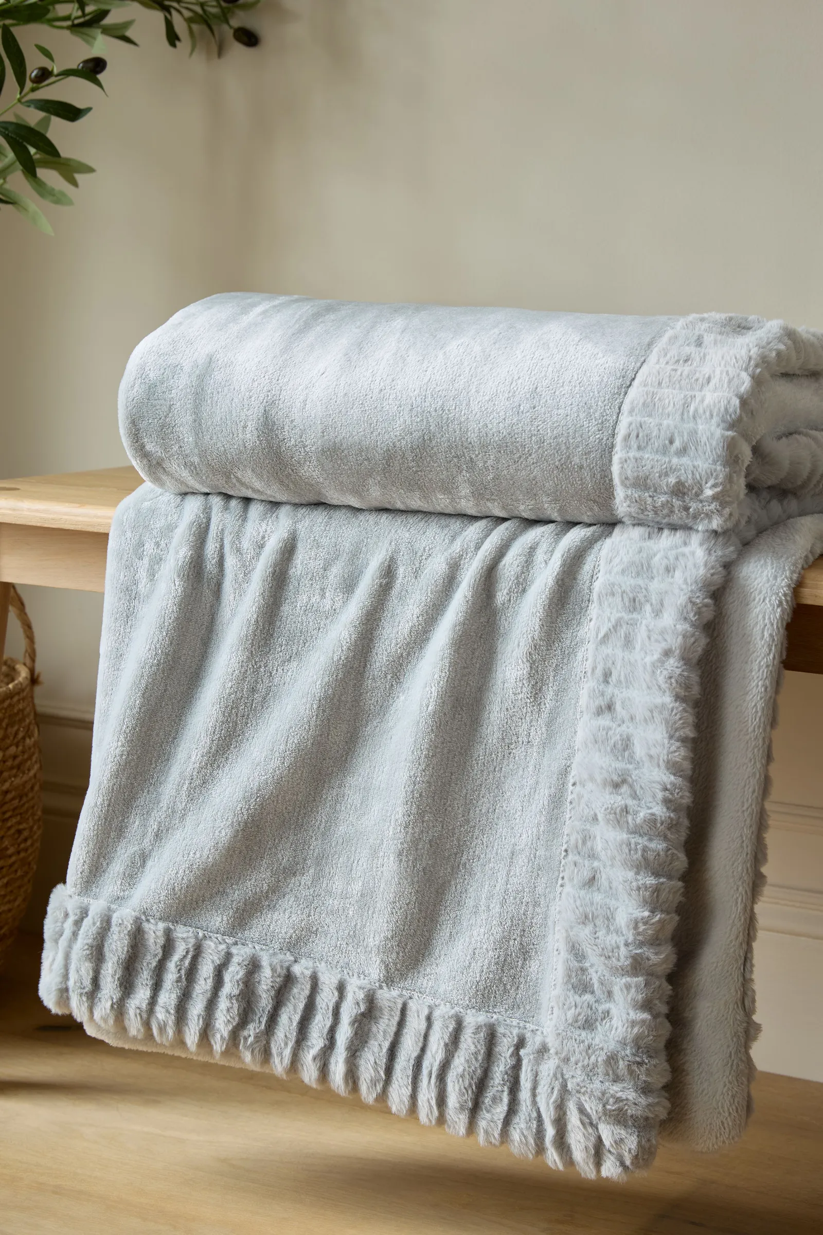 Catherine Lansfield 'Velvet & Faux Fur' Throw in Silver