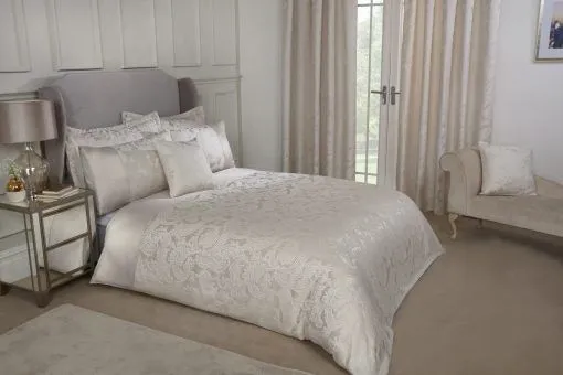 New Edge Blinds Cavendish Duvet Set in Cream