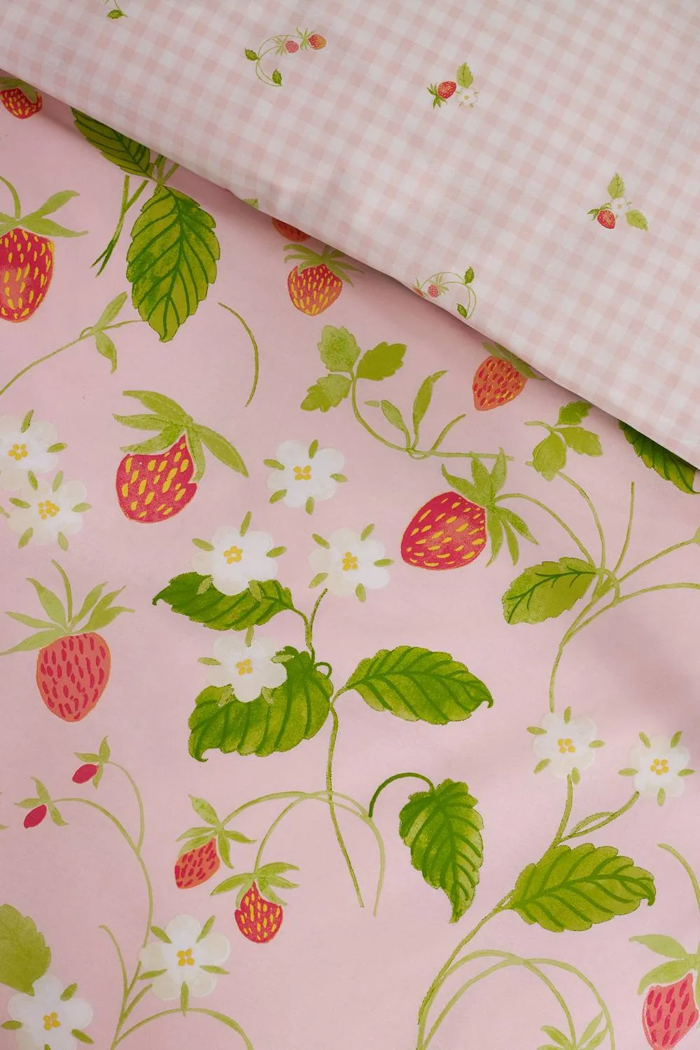 Catherine Lansfield 'Strawberry Frills' Gingham Reversible Duvet Cover Set in Pink 4