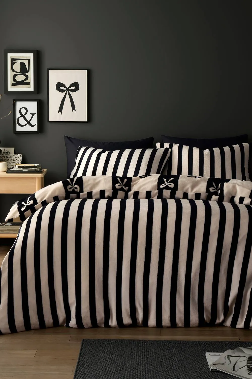 Fusion 'Bows' Soft Fleece Duvet Cover Set in Black 4