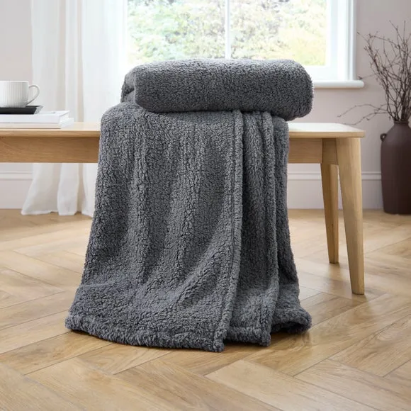 Teddy Supersize Family Snuggle Throw Blanket 240cm x 280cm 1