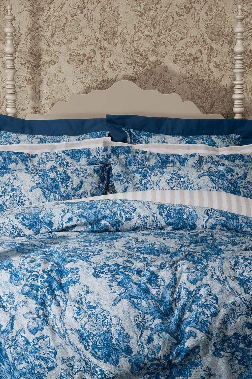 Sanderson 'Fringed Tulip Toile' Cotton Square Pillow Case Pair in Blue 2