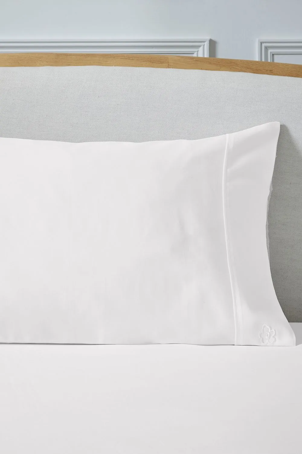 Ted Baker 'TB Plain Dye' Standard Pillowcase in White 3