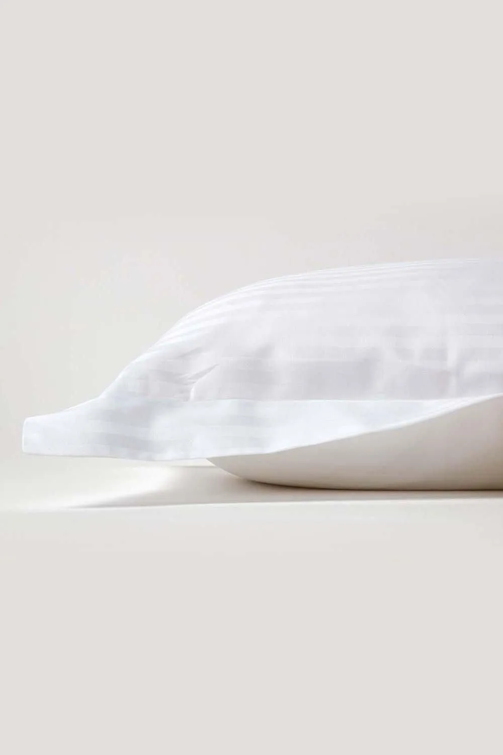 Homescapes Egyptian Cotton Ultrasoft King Size Oxford Pillowcase 330 TC in White 2