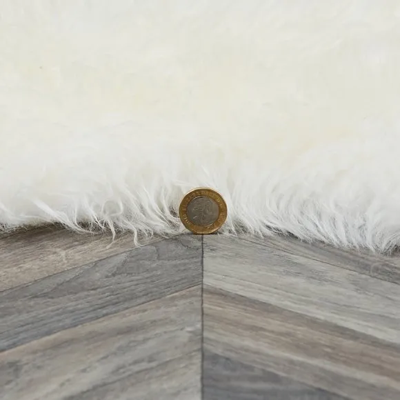 Single Pelt Sheepskin Rug 2