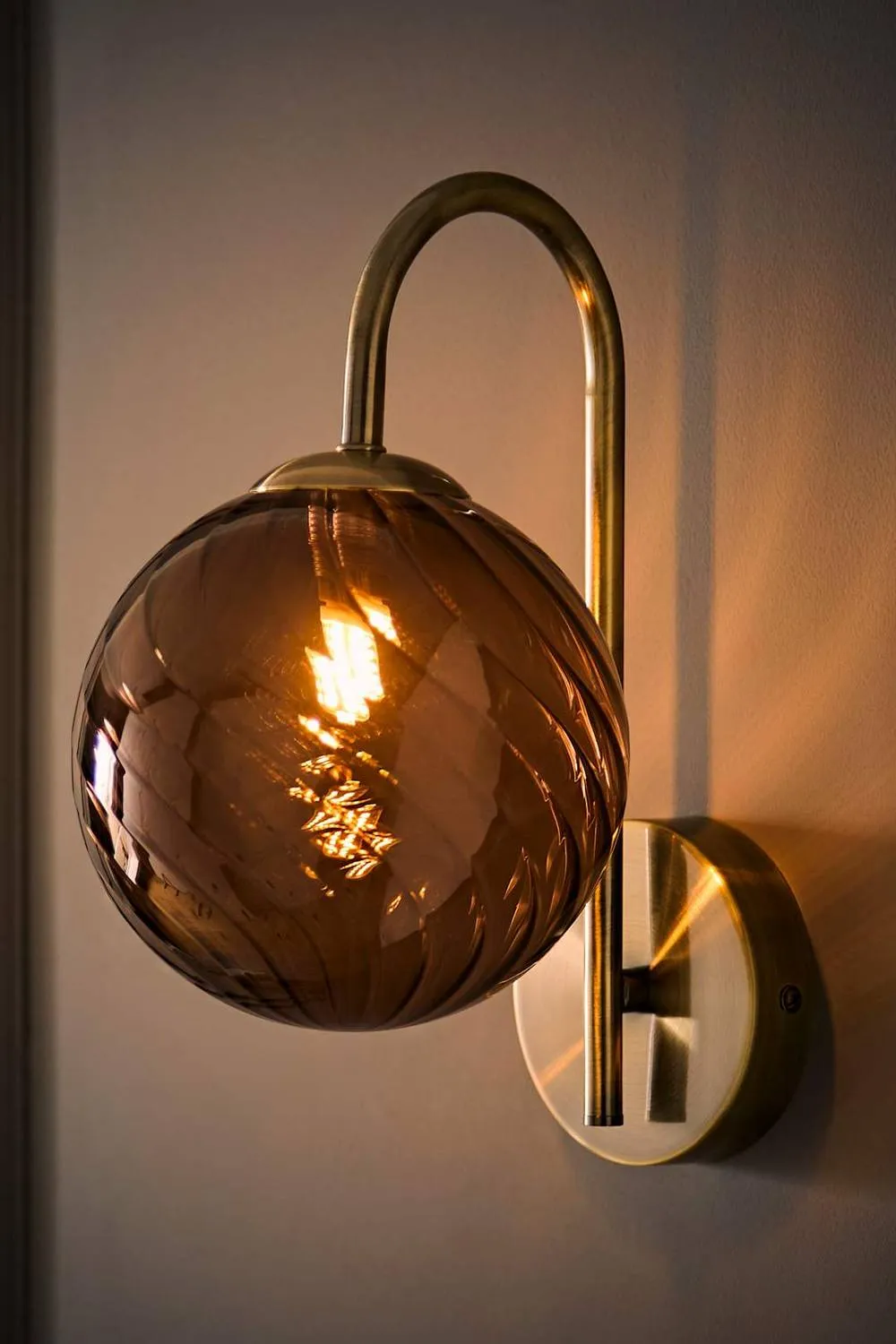 ValueLights Sydney Single Glass Swirl Shade Metal Wall Light Fitting & Bulb in Bronze 2