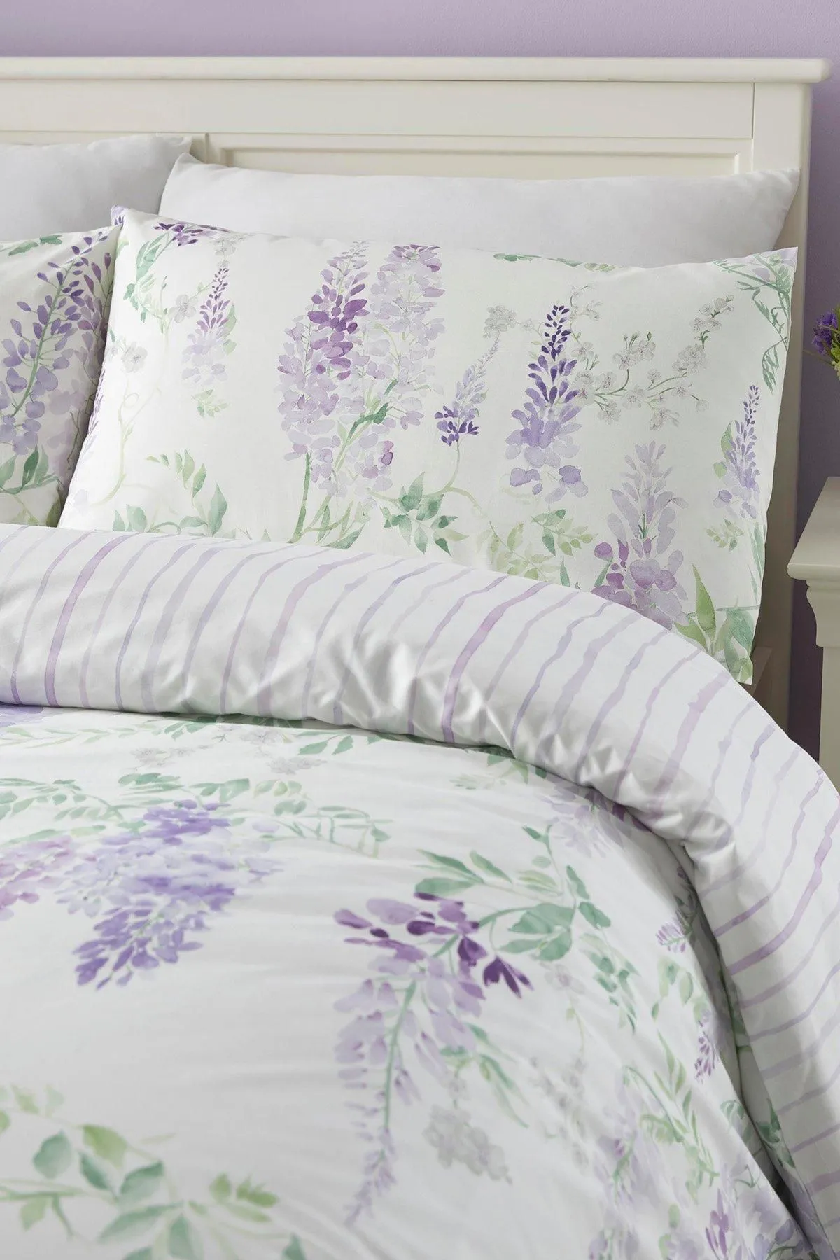 Dreams & Drapes 'Wisteria' Printed Reversible Duvet Cover Set in Lilac 2