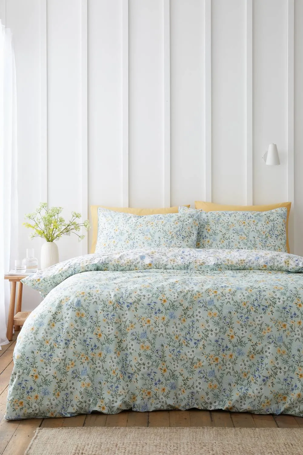 Bianca 'Ditsy Floral' 200 Thread Count Cotton Reversible Duvet Cover Set in Green