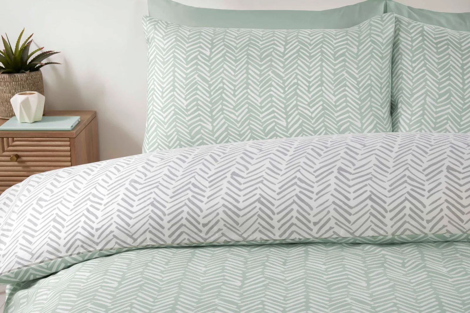 Rapport Home Helston Reversible Duvet Cover Set with Pillowcase Bedding in Duck Egg Blue 2