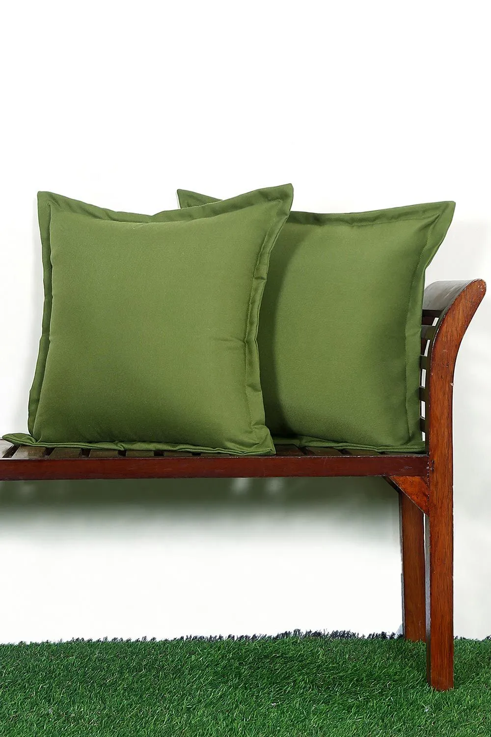 Homescapes Luxury Waterproof Plain Outdoor Cushion 45 x 45 cm, Set of 2 in Green 2