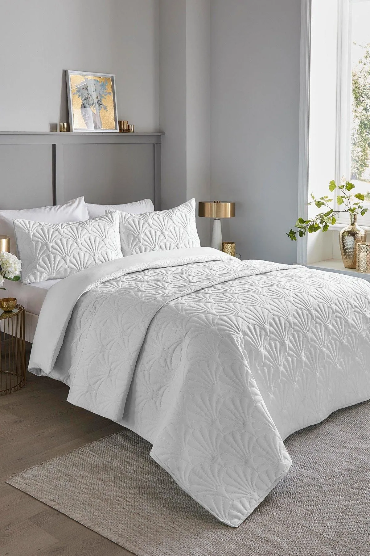 Serene 'Cavali' Pinsonic Microfibre Duvet Cover Set in White