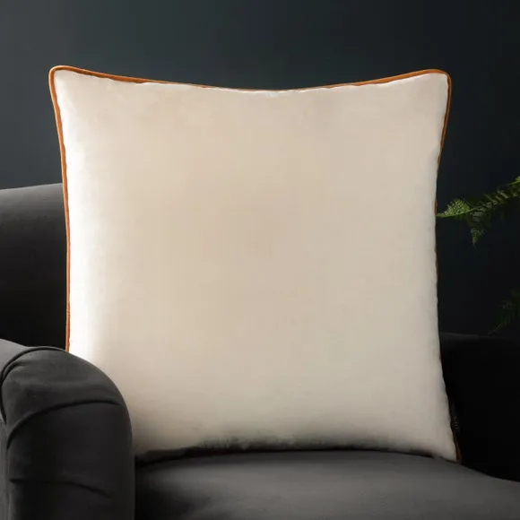 Furn. Square Cushion 1