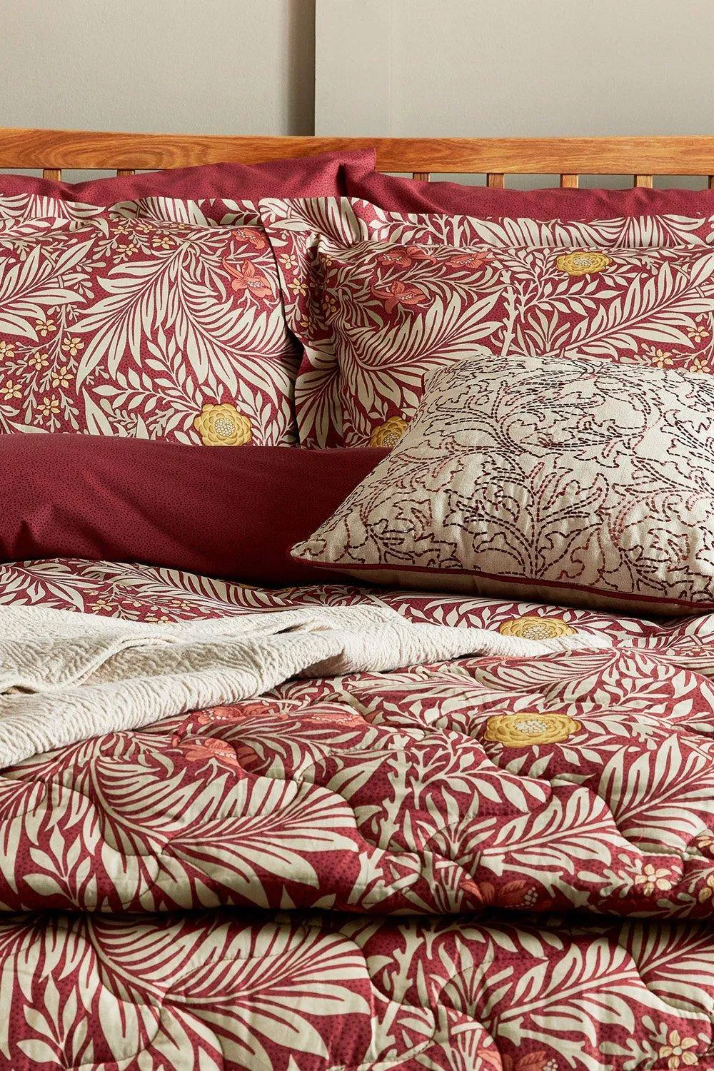 Morris & Co 'Larkspur' Cotton Percale Duvet Cover Set in Red 2