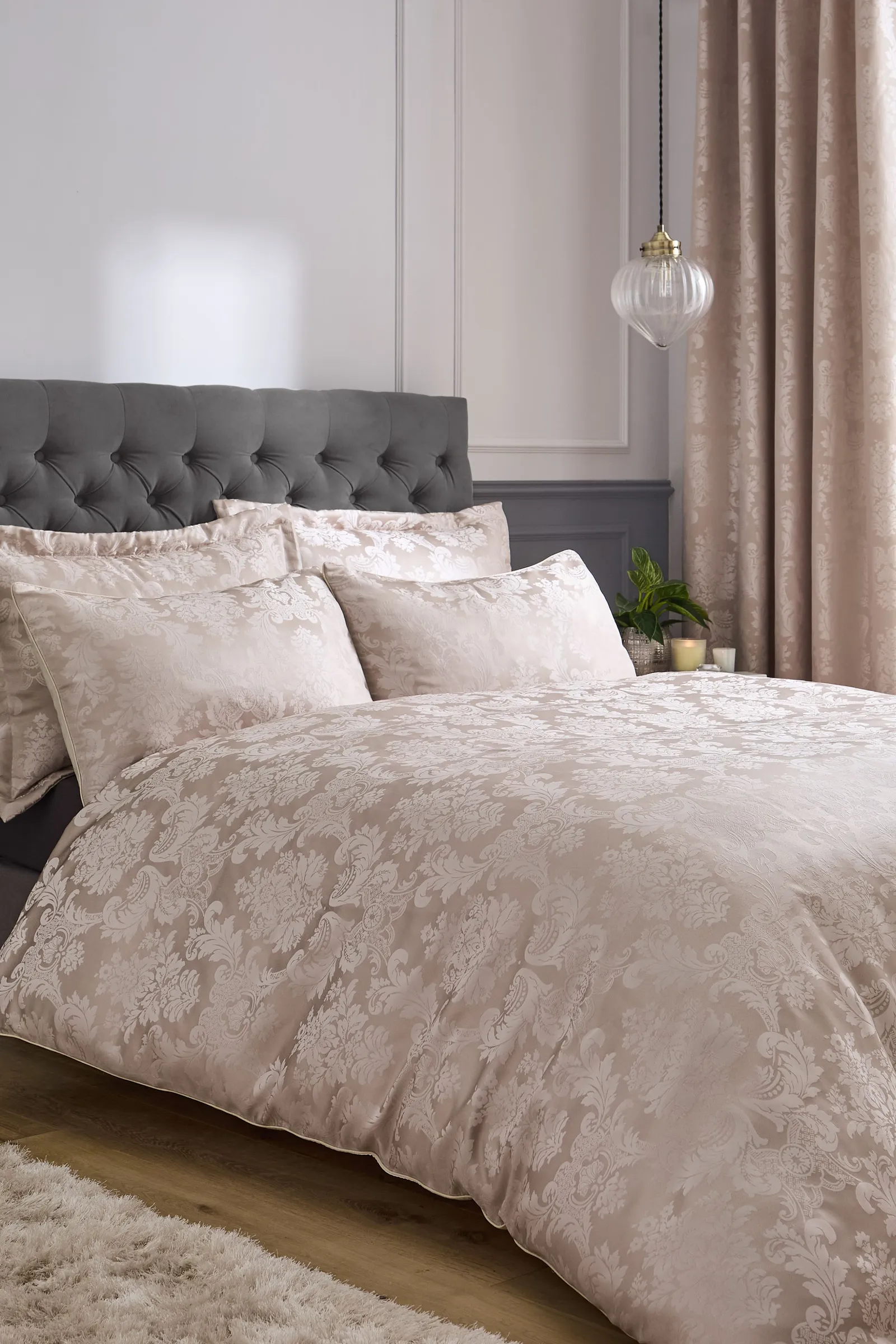 Catherine Lansfield Damask Jacquard Duvet Set in Gold 2