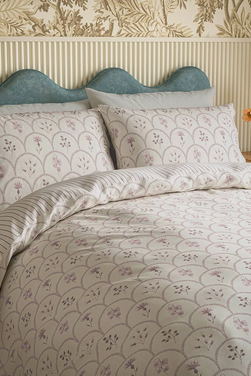 Sanderson 'Summer Scallop' Cotton Duvet Cover Set in Lavender 2
