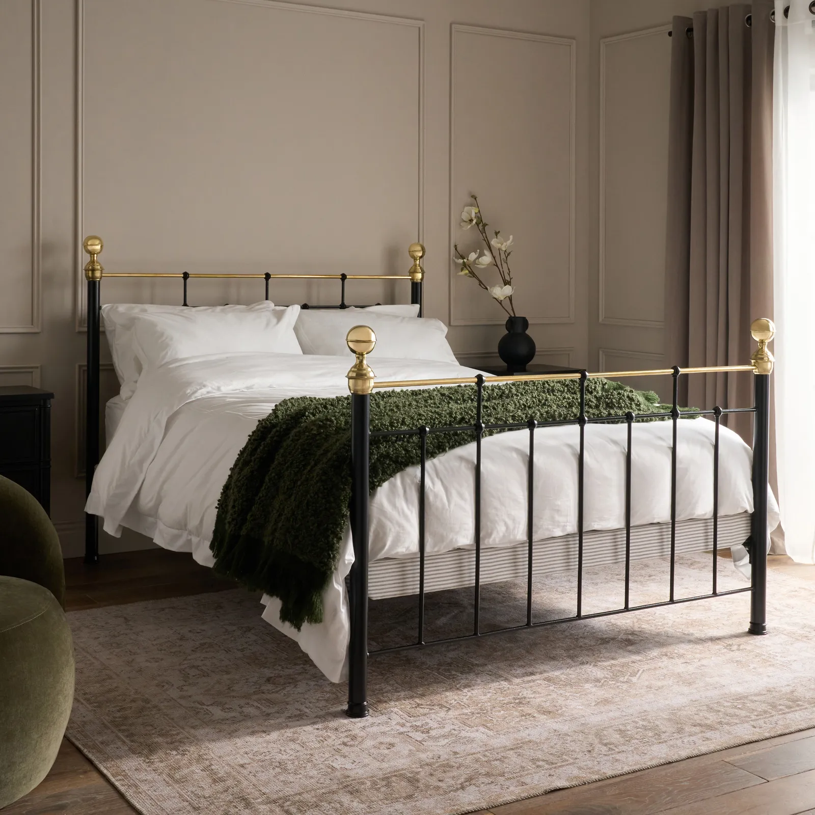 George Bed, Double - Solid, Black