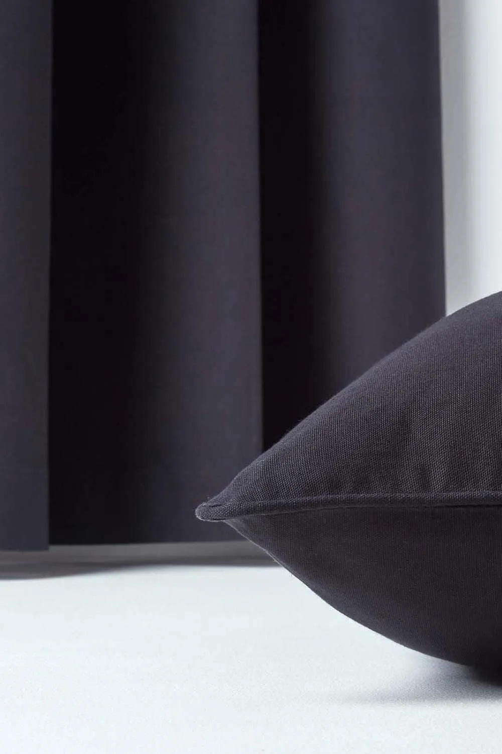Homescapes Cotton Plain Cushion Cover in Black 5