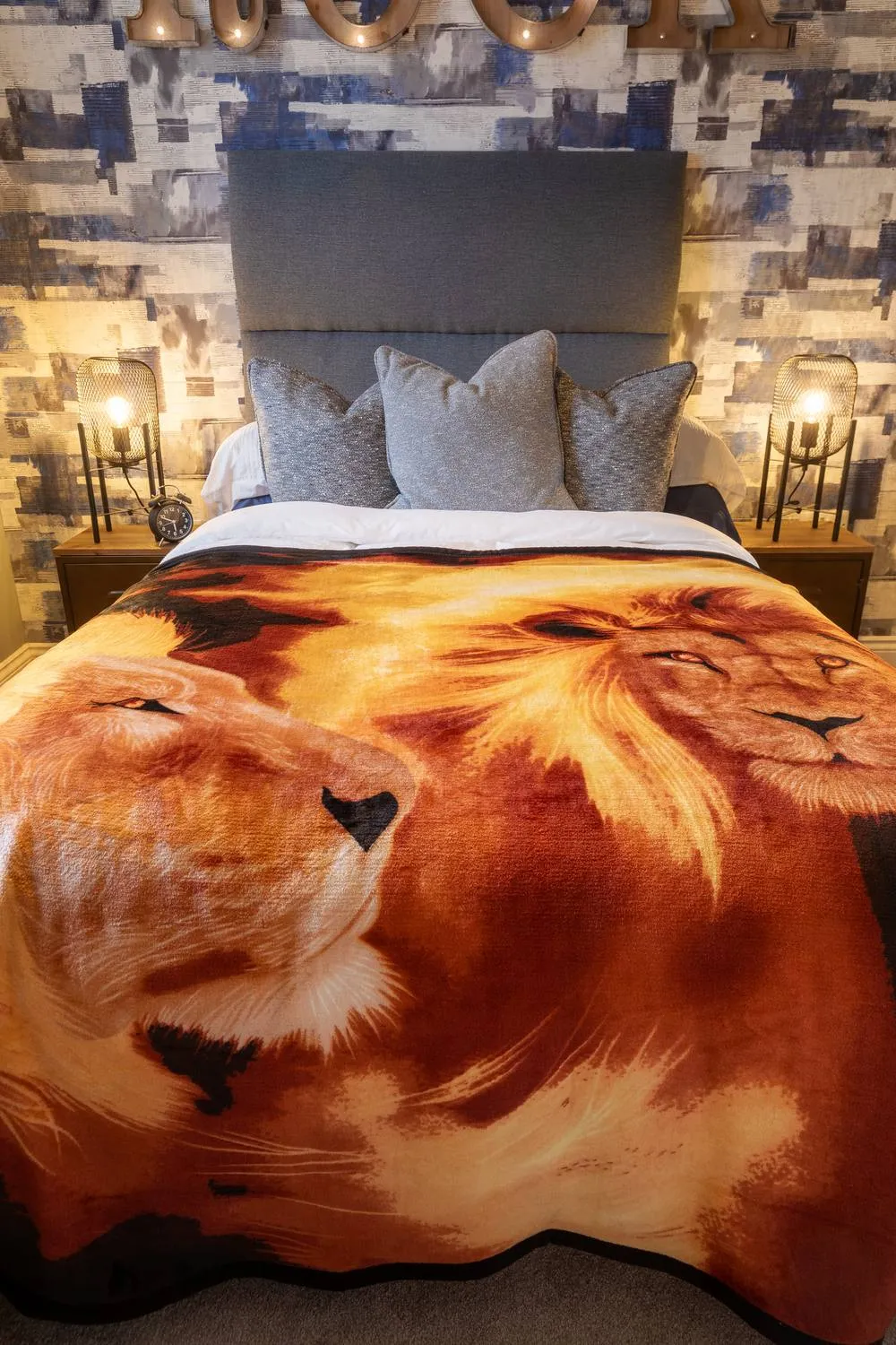 Snug City Lion Print Fleece Blanket Animal Throw, Soft Warm Cosy Blanket Throw