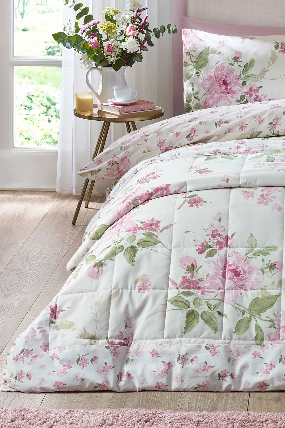 Catherine Lansfield 'Avebury Floral' Reversible Quilted Bedspread in Cream 1