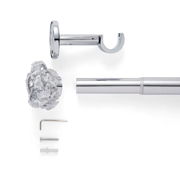 Cecilie Extendable Metal Eyelet Curtain Pole 2