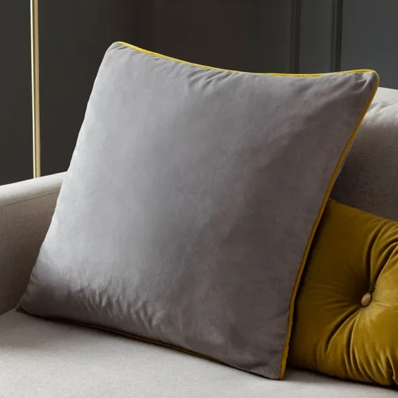 Furn. Square Cushion 1