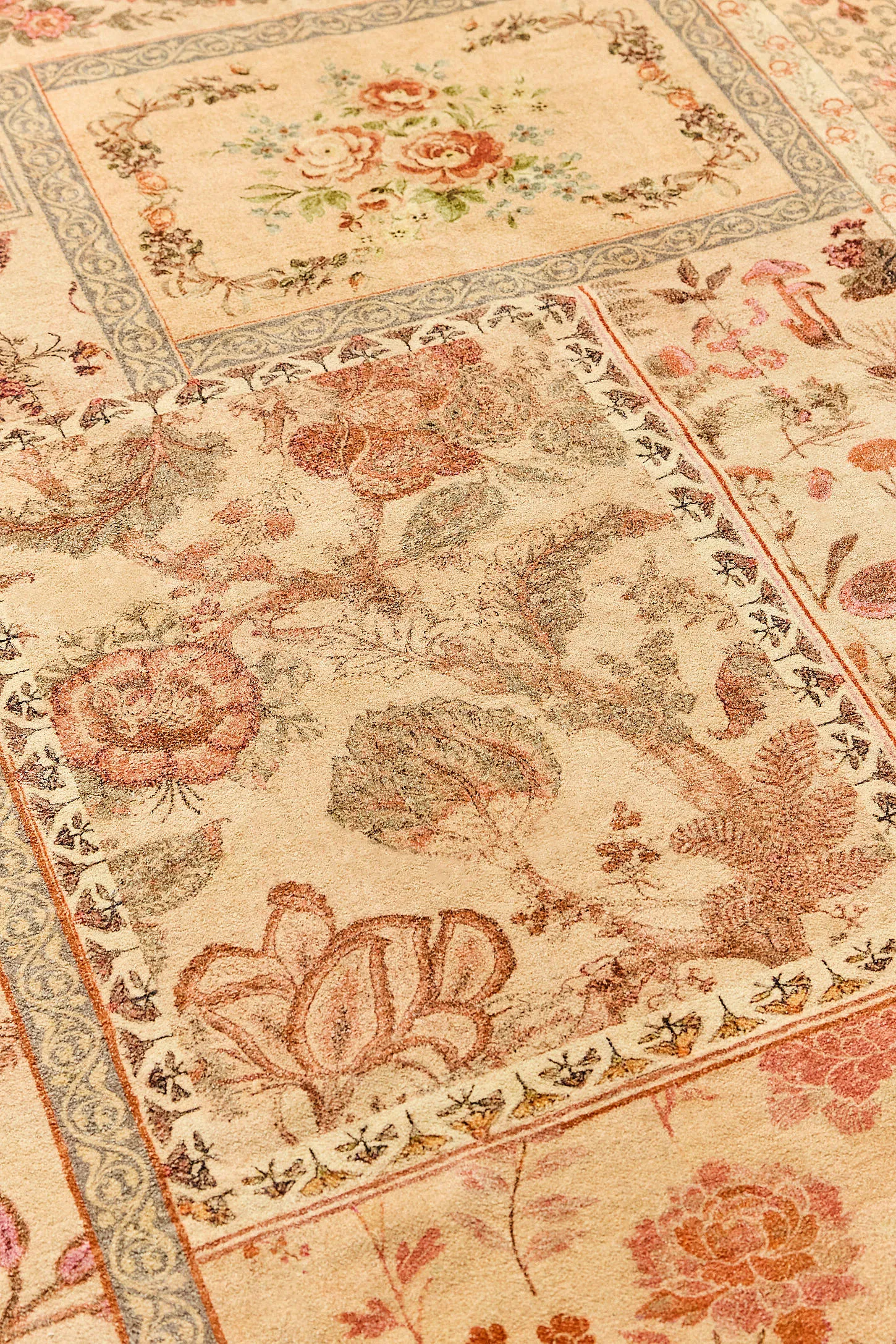 Patchwork Antique 5x7ft / 150x210cm Rug - Pink 3