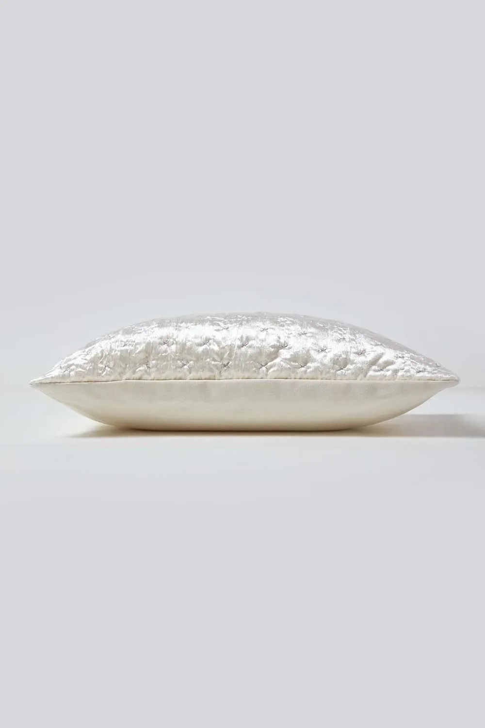 Homescapes Crushed Velvet Cushion Cover in Cream 2