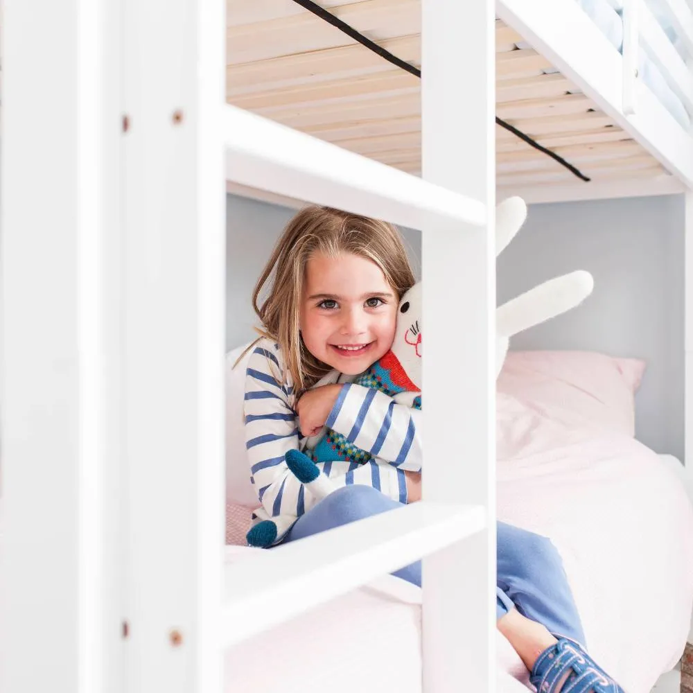 Nöa and Nani Jakke Bunk Bed with Straight Ladder in White 5