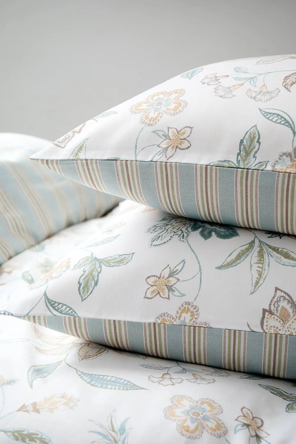 CHRISTY 'Kew' Floral Stripe Reversible Cotton Sateen Pillowcase Pair in Aqua