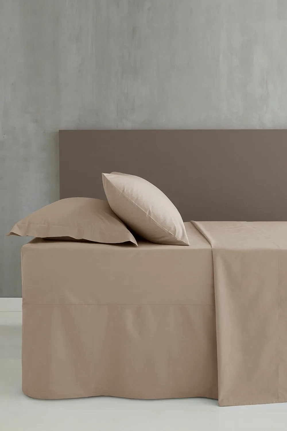 Catherine Lansfield 'Easy Iron Percale' Combed Polycotton 35cm Depth Sheet in Natural 2