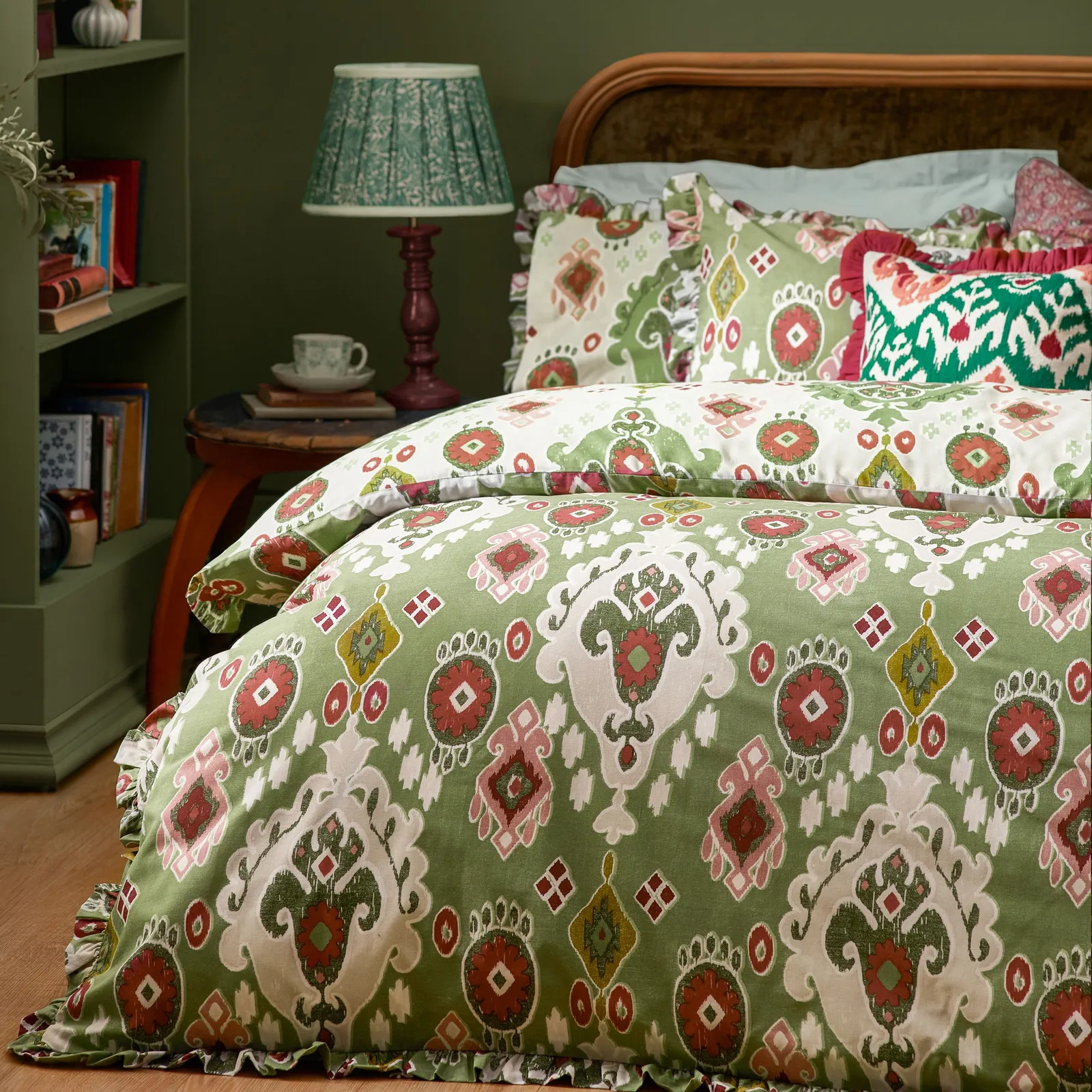 Paoletti Dawson Ikat Reversible Duvet Set in Green 2