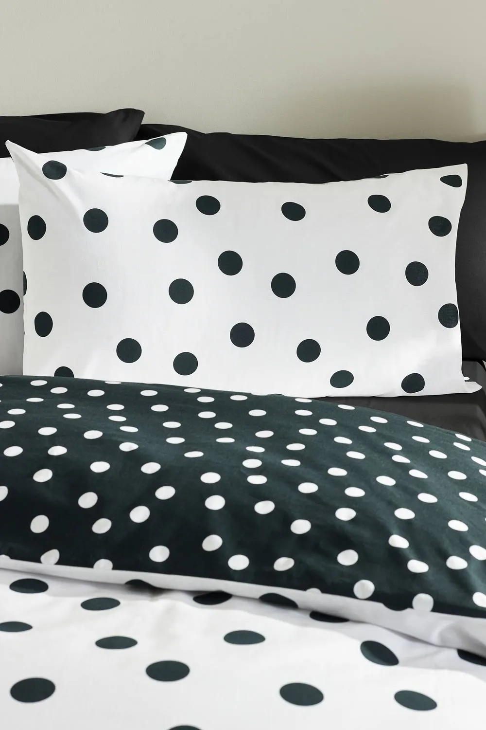 Catherine Lansfield 'Polka Dot' Reversible Duvet Cover Set in Black 3