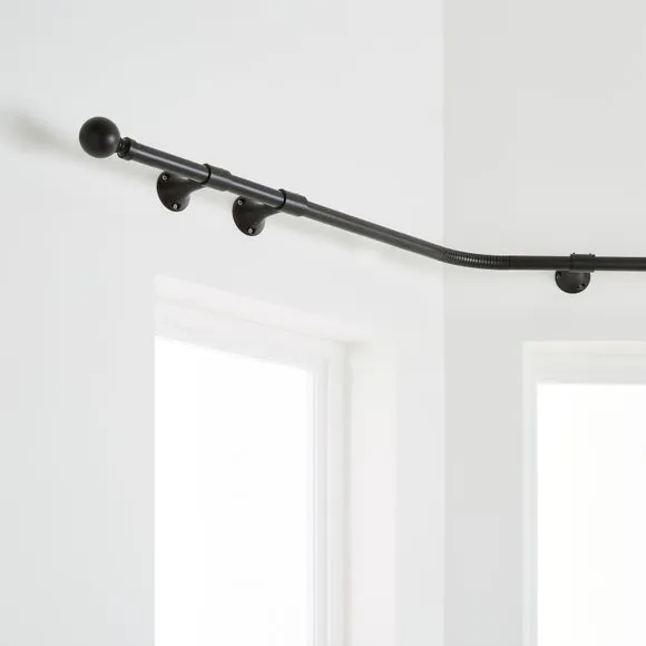 Ashton Metal Bay Curtain Pole 1