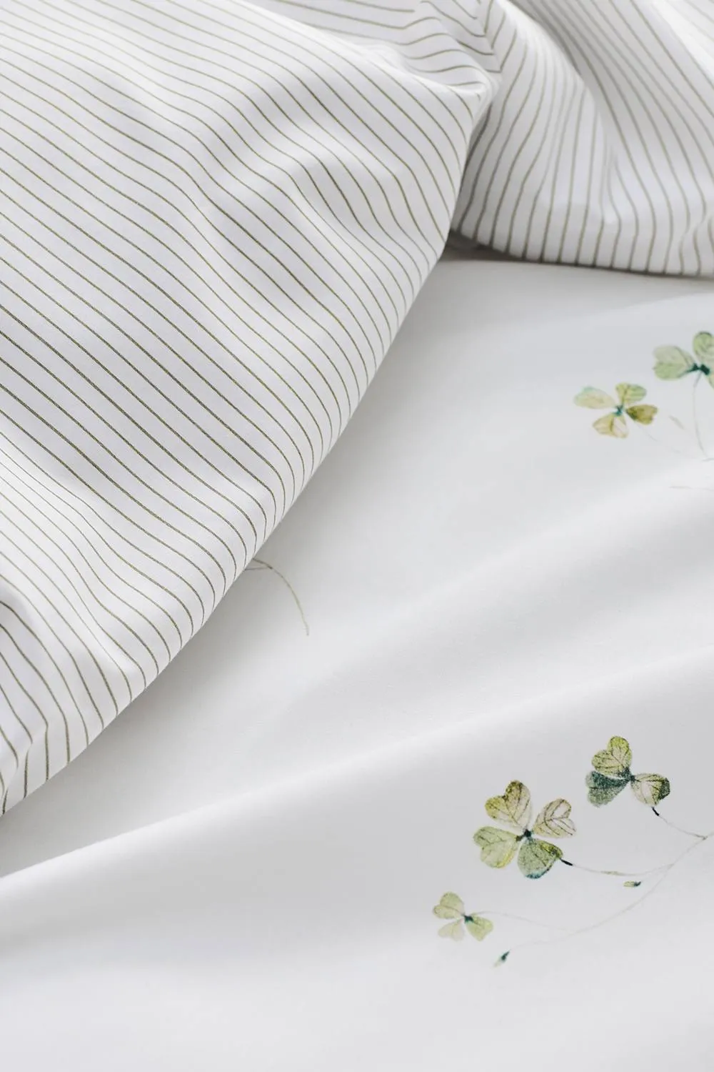 CHRISTY 'Clover' Romantic Floral Cotton Percale Bow-Tied Duvet Cover Set in White 3