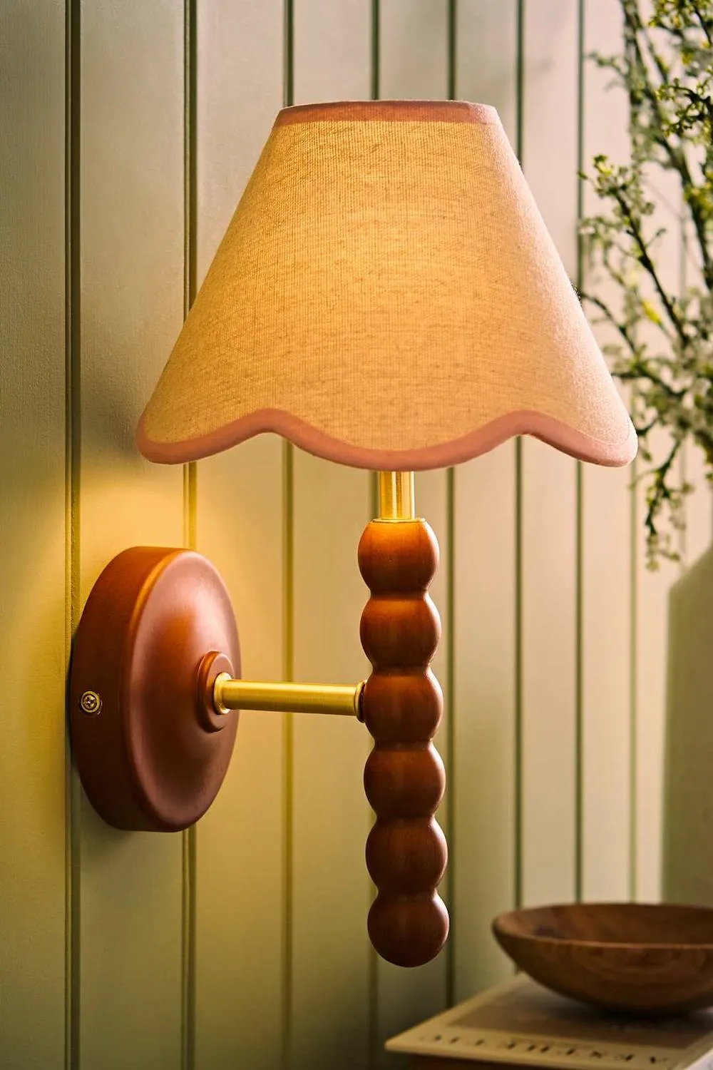 ValueLights Bobbins Walnut Bobble Wall Light & Linen Trim Lamp Shade & Bulb in Baby Pink 1