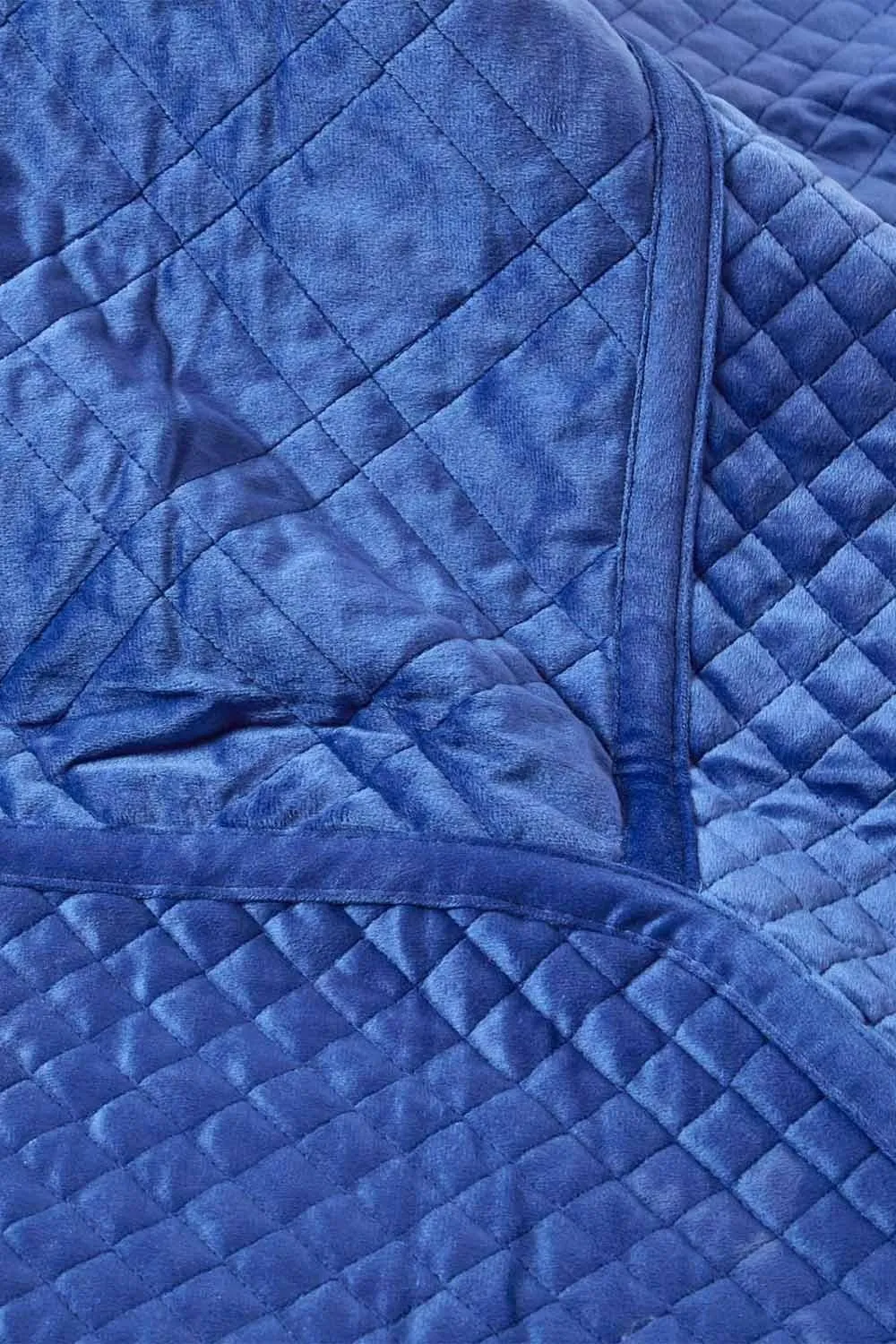 Homescapes Luxury Quilted Velvet Bedspread Geometric Pattern Throw in Navy 3